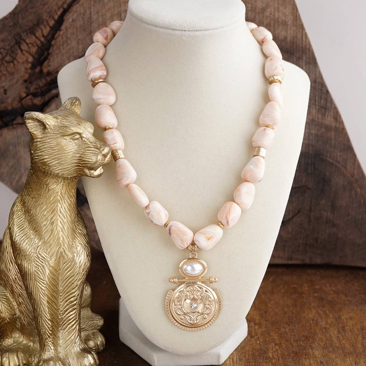 Sunwashed Relic – Marbled Bead Medallion Necklace
